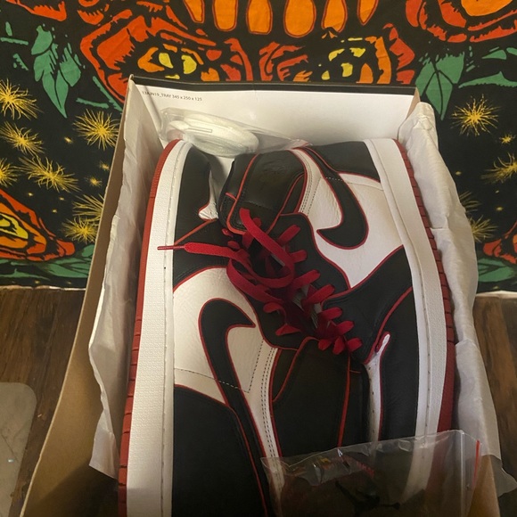 Jordan 1 High Bloodlines - Picture 6 of 7